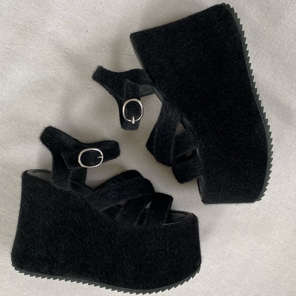 Delia's She Walks On Me Fuzzy Strappy Sandals Platform Shoes - Picture 2 of 7